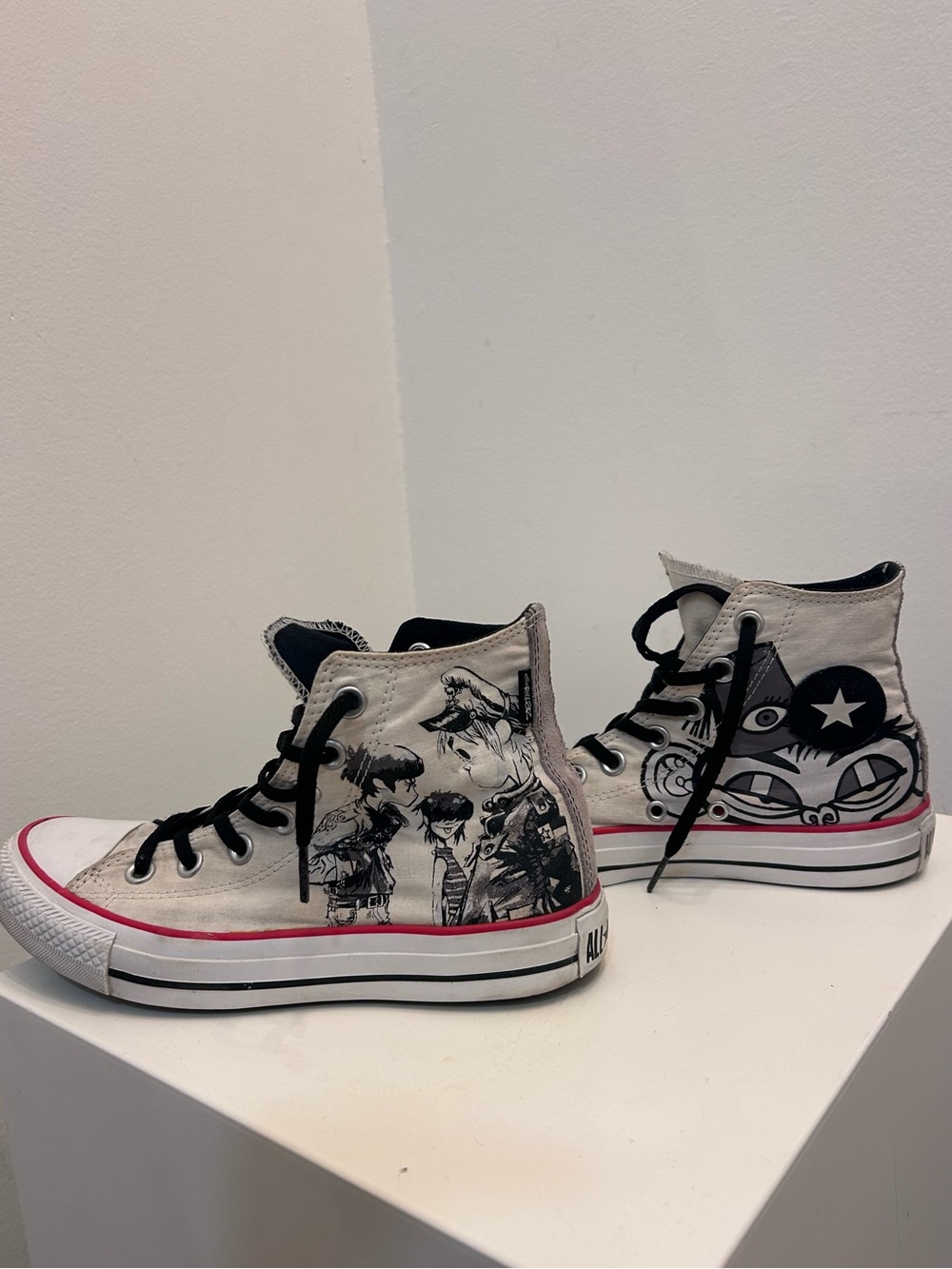 Rare 2011 Limited Edition Gorillaz Converse High-Top Sneakers Women’s size 6